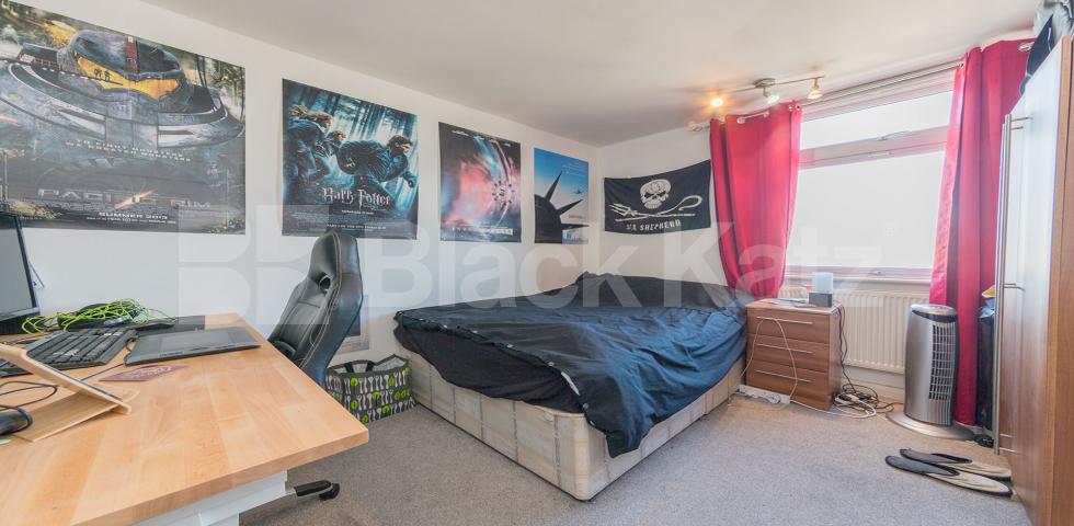 			NO TENANTS ADMINISTRATION FEES , 3 Bedroom, 1 bath, 1 reception Flat			 Shepherds Bush Green, Shepherds Bush